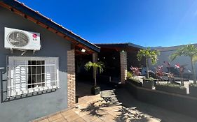 Casa com Piscina Grande e Hidro